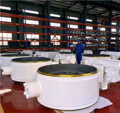 Van bướm kín hoàn toàn bằng kim loại so với ba lập dị phổ biến